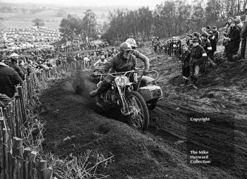 M Searl, Greeves 360, ACU British Scramble Sidecar Drivers Championship, Hawkstone Park, 1969.
