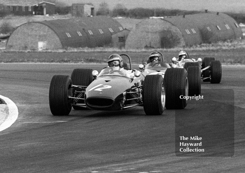 Piers Courage, Brabham BT23C, ahead of Jochen Rindt, Brabham BT23C, and Jean-Pierre Beltoise, Matra MS7, Thruxton Easter Monday F2 International, 1968.
