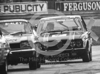 Jon Dooley, Alfa Romeo Alfetta, Britax Production Saloon Car Race, European F2 Championship meeting, Silverstone 1975.
