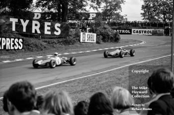 Peter Gaydon, Brabham BT18, Morris Nunn, Lotus 41, II Les Leston Championship Round 12, Brands Hatch, May 28 1967.
