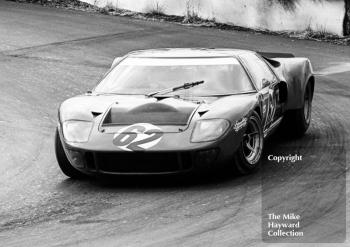 Paul Hawkins, Ford GT40, Guards International Trophy Race, Mallory Park, 1968.
