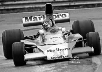 Race winner James Hunt, Marlboro McLaren M23, at Druids Hairpin, Race of Champions, Brands Hatch, 1976.
