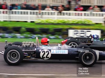 Geoff Farmer, Rob Walker Lotus 49B, leaves the grid alongside Paul Ingram's BRM P126, Glover Trophy, Goodwood Revival, 1999.
