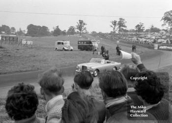 Jim Clark on his victory lap after winning the 1962 Oulton Park Gold Cup in his Lotus 25.
