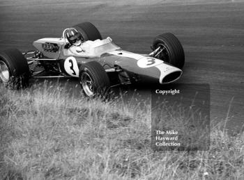 Graham Hill, Team Lotus Ford 48, at Esso Bend, Oulton Park, Guards International Gold Cup, 1967.
