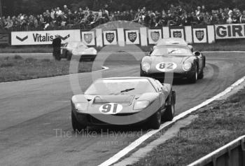 Paul Hawkins, Ford GT40; David Piper, Ferrari 250LM; and David Skailes, Ferrari 250LM; Oulton Park Gold Cup meeting 1967.
