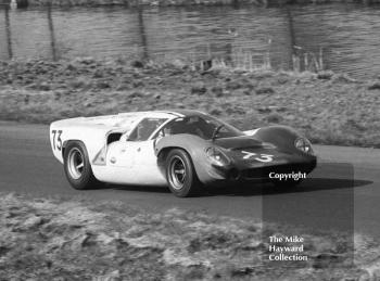 Brian Redman, Steering Wheel Club Lola T70, Oulton Park, Spring Cup 1968.
