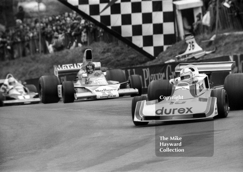 Alan Jones, Durex Surtees TS19, leads James Hunt, Marlboro McLaren M23, into Druids Hairpin at the Race of Champions, Brands Hatch, 1976.
