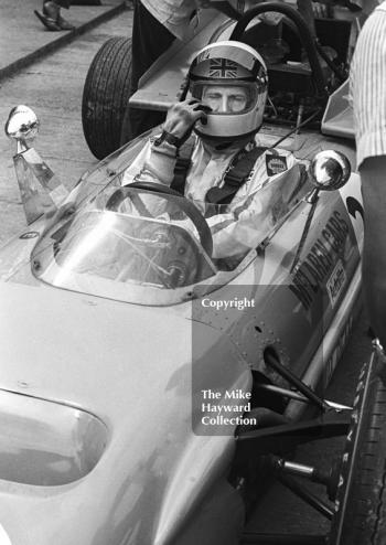 Derek Bell, McLaren Ford Cosworth M9A/1 V8 4WD, Silverstone, 1969 British Grand Prix.
