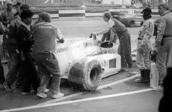 Nelson Piquet's Williams Honda FW11 covered in extinguisher powder in the pits, after a turbo fire in morning warm-up, Brands Hatch, 1986 British Grand Prix.
