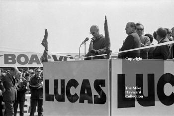 Earl Howe officially opens the Thruxton circuit before the 1968 Formula 2 International.
