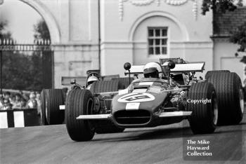 Keith Holland, Alan Fraser Lola T142, Lodge Corner, Oulton Park, 1969 Gold Cup.
