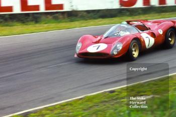 Ludovico Scarfiotti/Peter Sutcliffe, Ferrari 330P4, Brands Hatch, BOAC 500, 1967.
