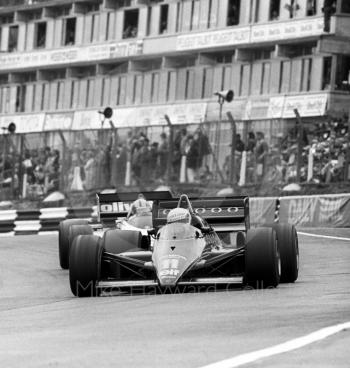 Elio de Angelis, Lotus 97T, at Paddock Bend, Brands Hatch, 1985 European Grand Prix.
