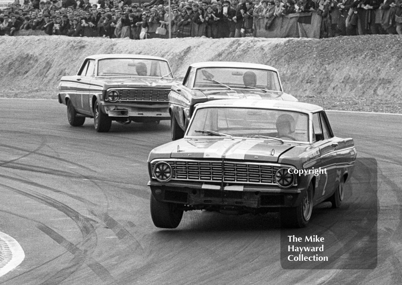 Brian Muir, Roy Pierpoint and David Hobbs, Ford Falcons, Thruxton Easter Monday meeting 1968.