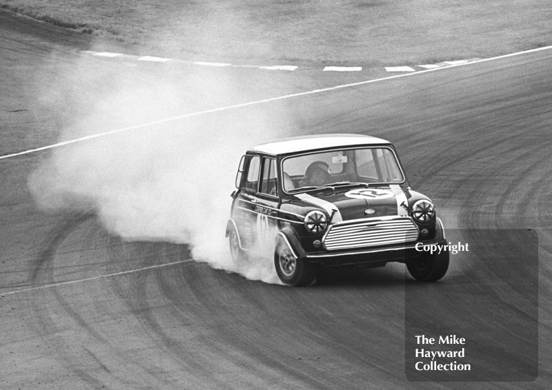 Steve Neal, Cooper Car Company Mini Cooper S, at South Bank Bend, Brands Hatch, Grand Prix meeting 1968.