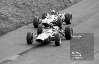 Graham Hill, F2 Lotus 48, Denny Hulme, F1 Brabham BT20, 1967 Spring Cup, Oulton Park.
