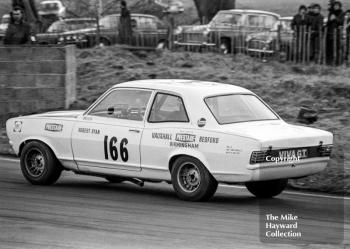 Robert Ryan, Prestage Vauxhall Viva GT, at Lodge Corner, Hepolite Glacier Saloon Car Championship, Oulton Park, 1970.
