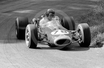 David Hepworth, Brabahm Traco, investigates the bank, MAC Shelsley Walsh Hill Climb, June 1968