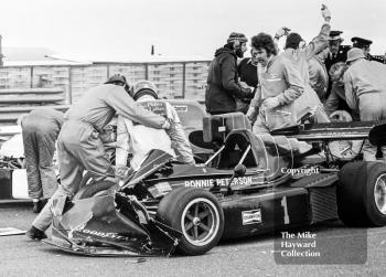 Marshals help Ronnie Peterson out of his March 752 BMW after the chicane accident, Wella European Formula Two Championship, Thruxton, 1975
