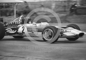 Jochen Rindt, Gold Leaf Team Lotus Ford 49B R9, on the way to 2nd place, Silverstone, International Trophy 1969.
