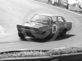 Mike Davies, Vauxhall Viva GT, Shaw's Hairpin, British Saloon Car Championship race, BRSCC Guards 4,000 Guineas International meeting, Mallory Park, 1969.
