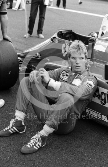 Stefan Johansson, Ferrari 156/85, relaxes on the grid, British Grand Prix, Silverstone, 1985
