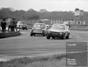 John Fitzpatrick, Broadspeed Ford Escort (XOO 342F), John Handley, Mini Cooper, Rein Zwolsman, Fiat Abarth 1000, Silverstone, 1969 Martini Trophy.
