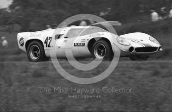 Denny Hulme, Steering Wheel Club Lola T70, Oulton Park, Tourist Trophy 1968.
