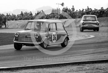 Gordon Spice, Equipe Arden Mini Cooper S, Thruxton Easter Monday meeting 1968.
