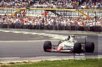 Derek Warwick, Arrows A11, Cosworth V8, British Grand Prix, Silverstone, 1989.
