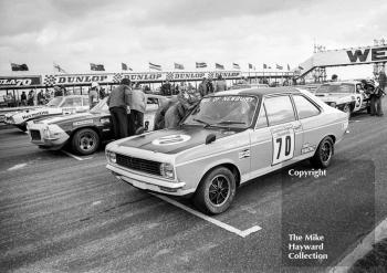 Hugh Oliver-Bellasis, Hillman Avenger, Thruxton, 1975 BTCC.
