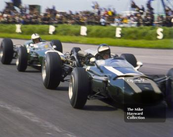 Jochen Rindt, Cooper Maserati V12 T81, Denny Hulme, Brabham BT11, Silverstone International Trophy, 1966.
