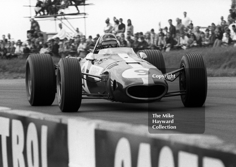 Dan Gurney, Eagle Weslake V12 104, Copse Corner, Silverstone, 1967 British Grand Prix.
