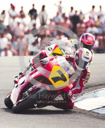 Eddie Lawson, Cagiva, and Niall Mackenzie, Castrol Yamaha/Team Roberts, Donington Park, British Grand Prix 1991.