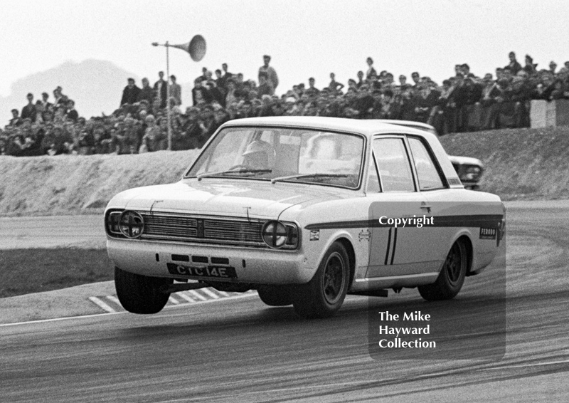 Brian Robinson, Ford Lotus Cortina, CTC 14E, Thruxton Easter Monday meeting 1968.
