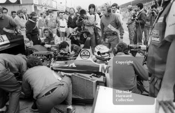 Nelson Piquet, Williams Honda FW11, in the pits at Brands Hatch, 1986 British Grand Prix.
