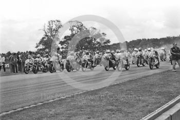 Solo riders leave the grid, Donington Park 1980.