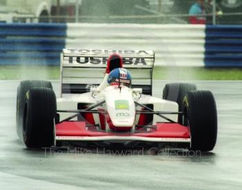 Derek Warwick, Footwork Mugen Honda FA14, during wet qualifying at Silverstone for the 1993 British Grand Prix.
